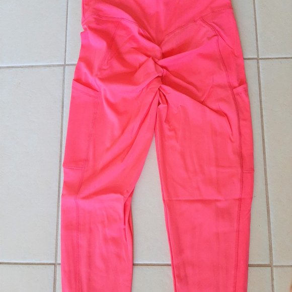 NWOT Scrunch Back Leggings with Pockets. - Picture 9 of 14